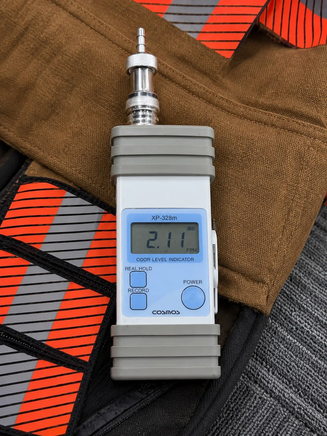 クリーニング前の防火服の臭気センサー値211